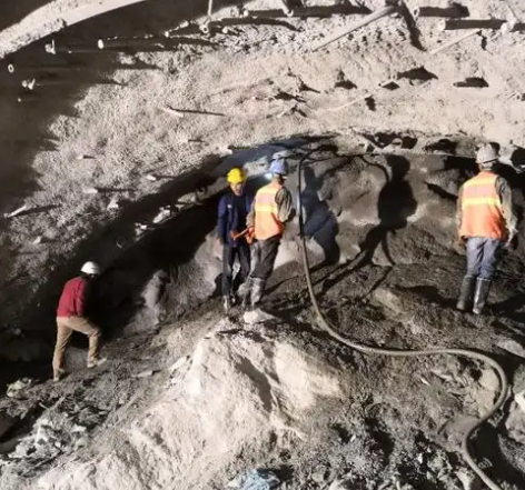 嵊州拱顶带模注浆料的施工流程及注意事项